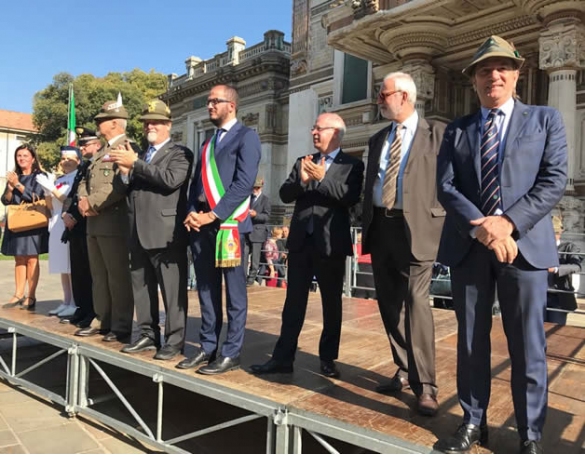 Raduno Alpini a Salsomaggire Terme: le autorità in piazza